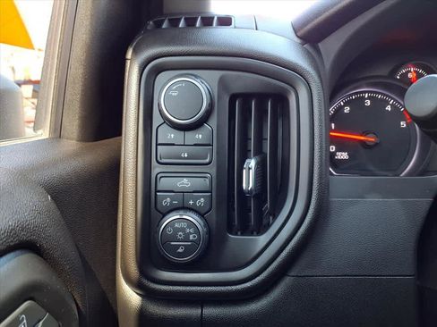 Used 2022 Chevrolet Silverado 2500 Custom w/ Custom Value Package image 10