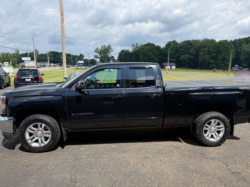 Used 2017 Chevrolet Silverado 1500 LT w/ All Star Edition AWD/4WD image 4