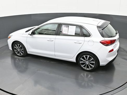 Used 2019 Hyundai Elantra GT image 29