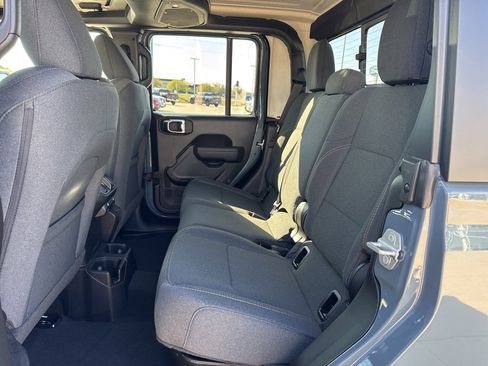 New 2025 Jeep Gladiator Sport image 19