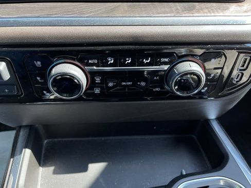 Used 2023 Chevrolet Silverado 1500 LTZ w/ LTZ Convenience Package II AWD/4WD image 17