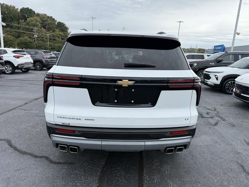 Used 2024 Chevrolet Traverse LT image 6