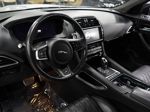 Used 2019 Jaguar F-PACE SVR AWD/4WD image 11