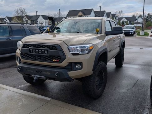 Used 2019 Toyota Tacoma TRD Off-Road image 4
