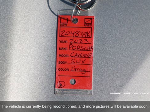 Used 2023 Porsche Cayenne Platinum Edition image 19
