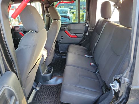 Used 2018 Jeep Wrangler Unlimited Sport w/ Connectivity Group image 13