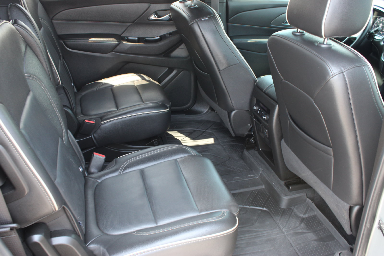 Used 2023 Chevrolet Traverse Premier w/ Redline Edition FWD image 25