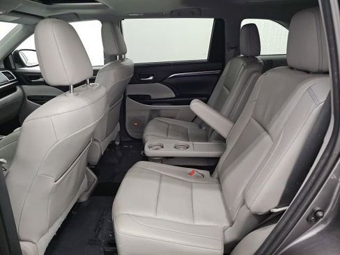 Used 2014 Toyota Highlander Limited image 32