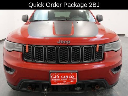 Used 2018 Jeep Grand Cherokee Trailhawk w/ Trailhawk Luxury Group image 2