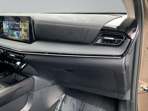 Used 2025 Nissan Kicks SR image 17