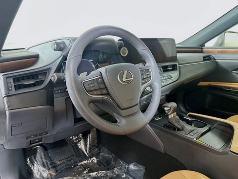 New 2025 Lexus ES 300h F Sport image 9