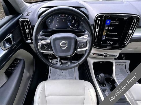 Used 2020 Volvo XC40 T5 Momentum w/ Protection Package Premier AWD/4WD image 5
