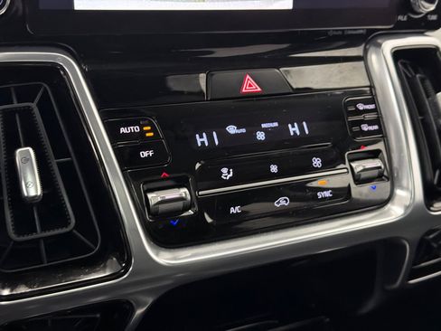 Used 2023 Kia Sorento SX image 29