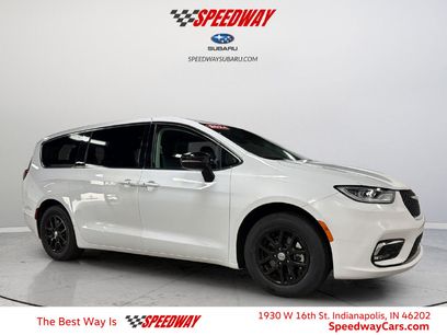 Used 2024 Chrysler Pacifica Touring-L
