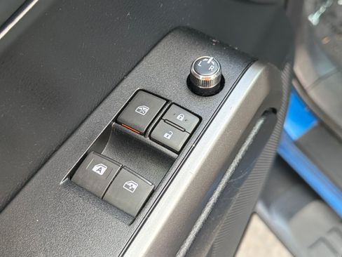 Used 2018 Toyota Tacoma SR5 AWD/4WD image 28
