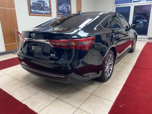 Used 2016 Toyota Avalon Limited image 3