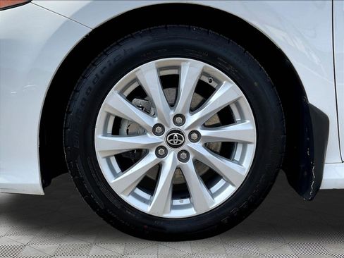 Used 2019 Toyota Camry LE FWD image 33