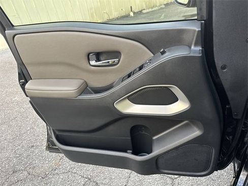 Used 2022 Nissan Frontier SV image 25