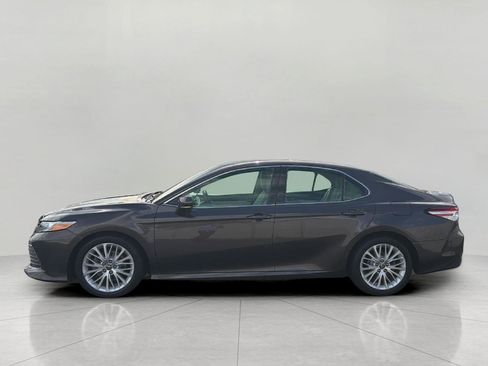 Used 2018 Toyota Camry XLE FWD image 4