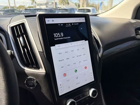 Used 2021 Ford Edge SE image 22