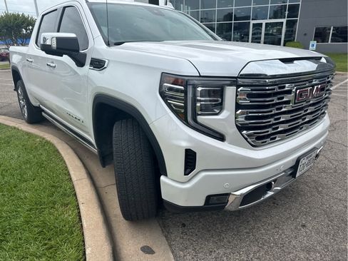 Used 2024 GMC Sierra 1500 Denali w/ Denali Reserve Package AWD/4WD image 3