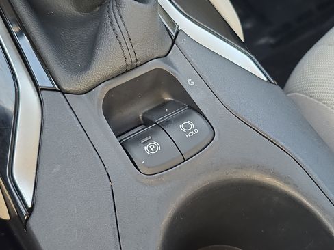 Used 2024 Toyota Corolla Cross L image 27