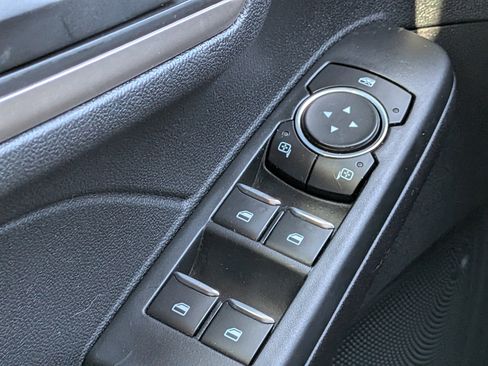 Used 2022 Ford Escape SE w/ SE Sport Appearance Package image 24