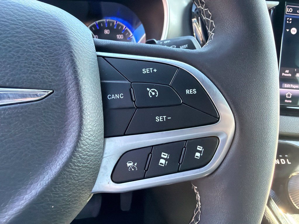 Used 2025 Chrysler Pacifica Select FWD image 26