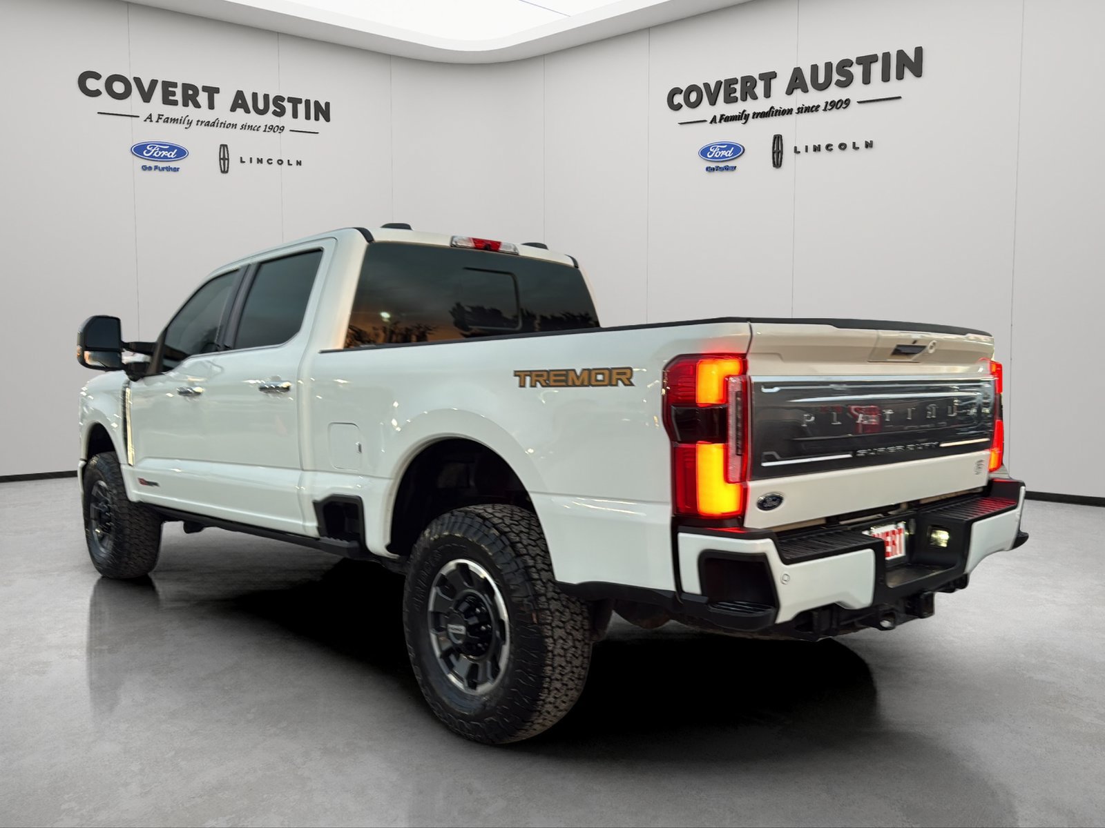 Used 2024 Ford F250 Platinum w/ Tremor Off-Road Package AWD/4WD image 3