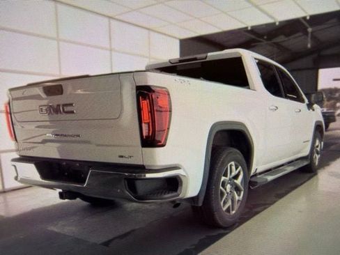 Used 2023 GMC Sierra 1500 SLT AWD/4WD image 3