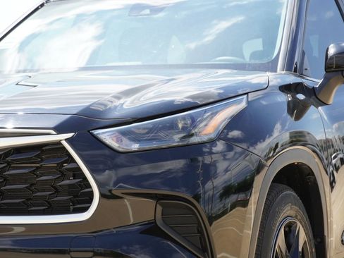 Used 2023 Toyota Highlander L FWD image 5