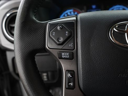 Used 2020 Toyota Tacoma TRD Sport AWD/4WD image 26