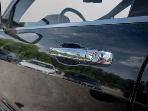 Used 2018 Jeep Grand Cherokee Overland image 38