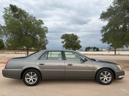 Used 2006 Cadillac DTS FWD image 59