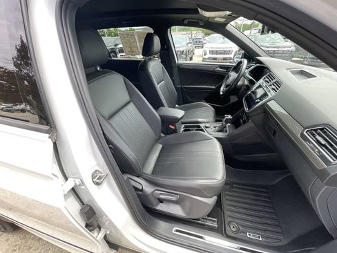 Used 2023 Volkswagen Tiguan SE R-Line AWD/4WD image 28