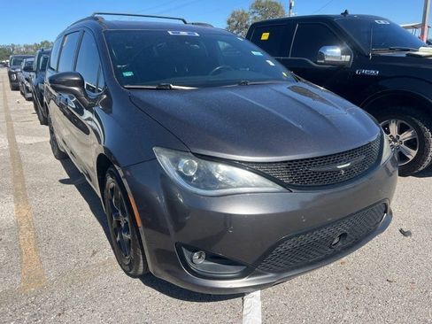 Used 2018 Chrysler Pacifica Limited w/ Advanced Safetytec Group image 4