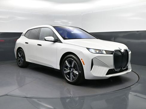 New 2026 BMW iX xDrive45 w/ Premium Package image 9