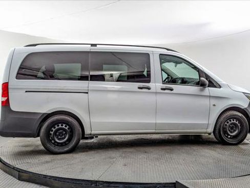 Used 2016 Mercedes-Benz Metris Passenger image 9