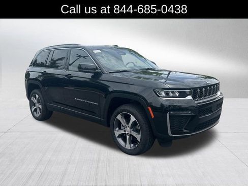 New 2026 Jeep Grand Cherokee Limited RWD image 3