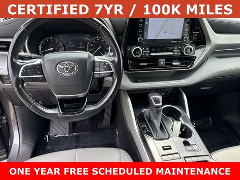 Used 2021 Toyota Highlander XLE AWD/4WD image 18