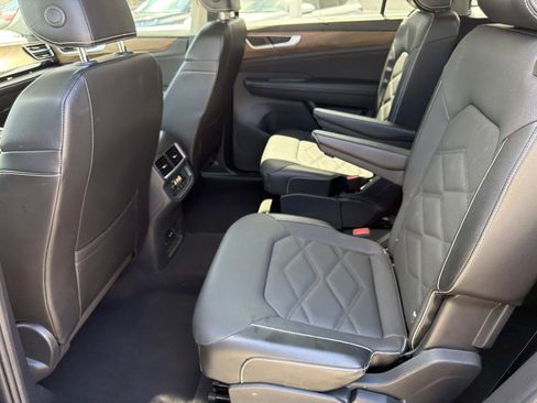Used 2024 Volkswagen Atlas SE FWD image 11