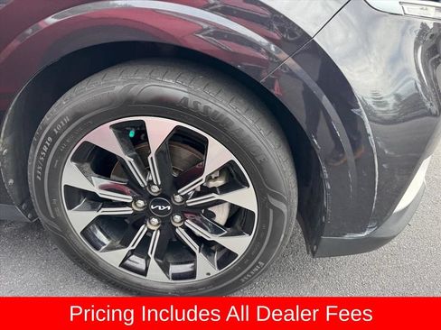 Used 2022 Kia Carnival EX FWD image 2