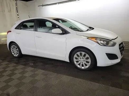Used 2017 Hyundai Elantra GT image 4