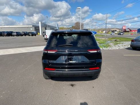Used 2023 Jeep Grand Cherokee Limited w/ Black Appearance Package AWD/4WD image 6