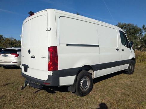 Used 2025 Mercedes-Benz Sprinter 2500 image 3