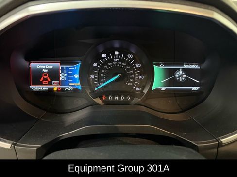 Used 2019 Ford Edge Titanium w/ Equipment Group 301A image 9