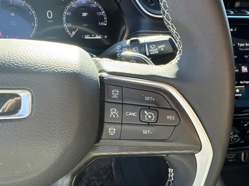 Used 2024 Jeep Grand Cherokee Altitude image 16