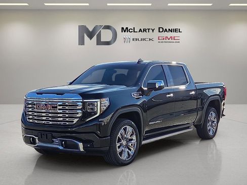 Used 2023 GMC Sierra 1500 Denali w/ Denali Reserve Package image 2