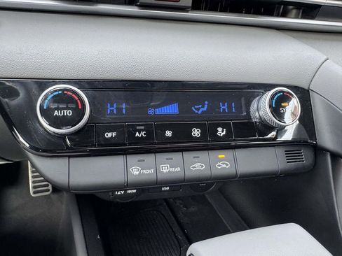 Certified 2025 Hyundai Elantra Sport image 26