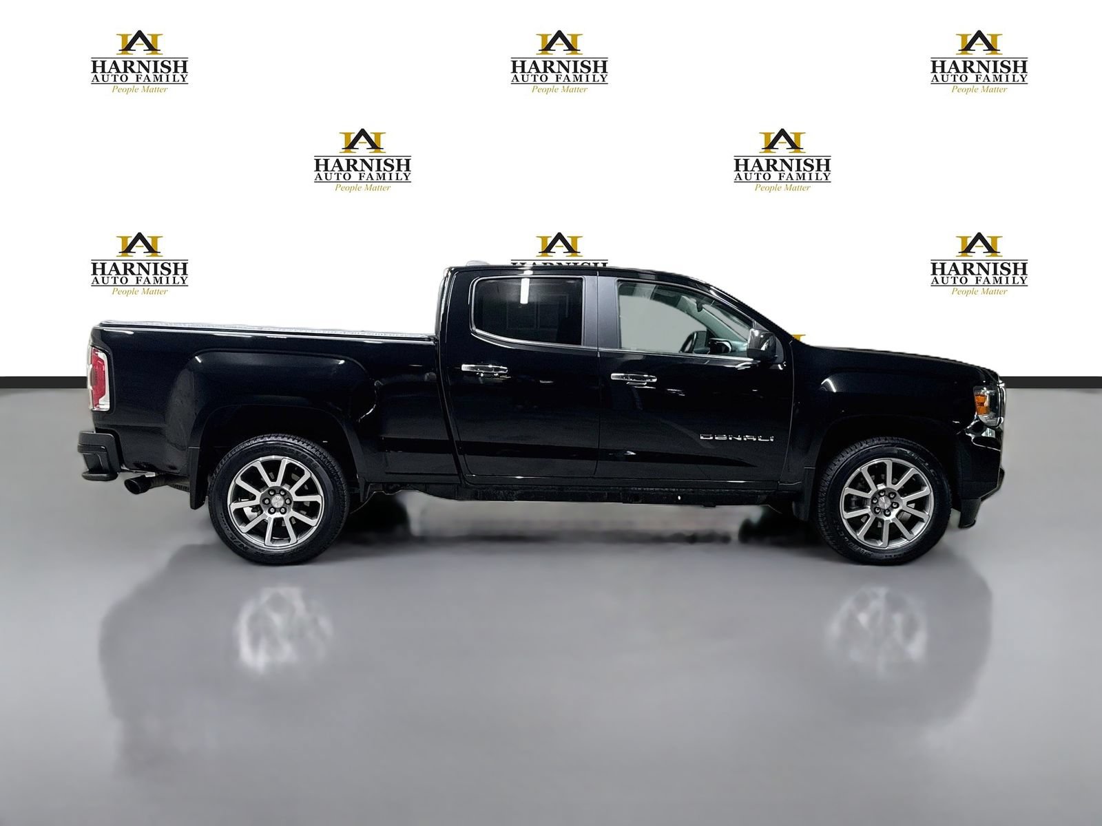 Used 2022 GMC Canyon Denali w/ Denali Black Edition Package AWD/4WD image 4